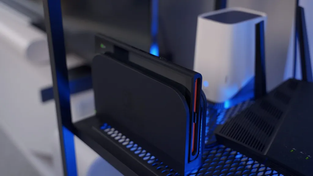 nintendo-switch2-zestaw Nintendo Switch 2 podłączony do telewizora w trybie stacjonarnym